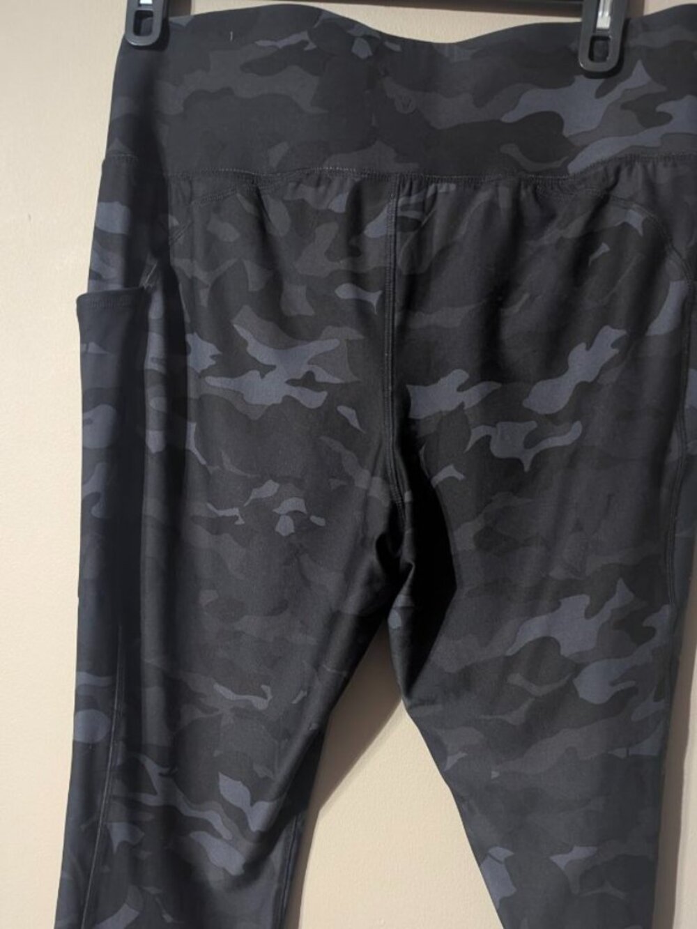 Livi black on black camouflage athletic legging size 18
